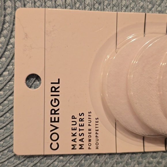 COVERGIRL BRAND WOMEN'S MAKEUP POWDER PUFFS AND EYESHADOW APPLICATORS BUNDLE - Picture 5 of 9